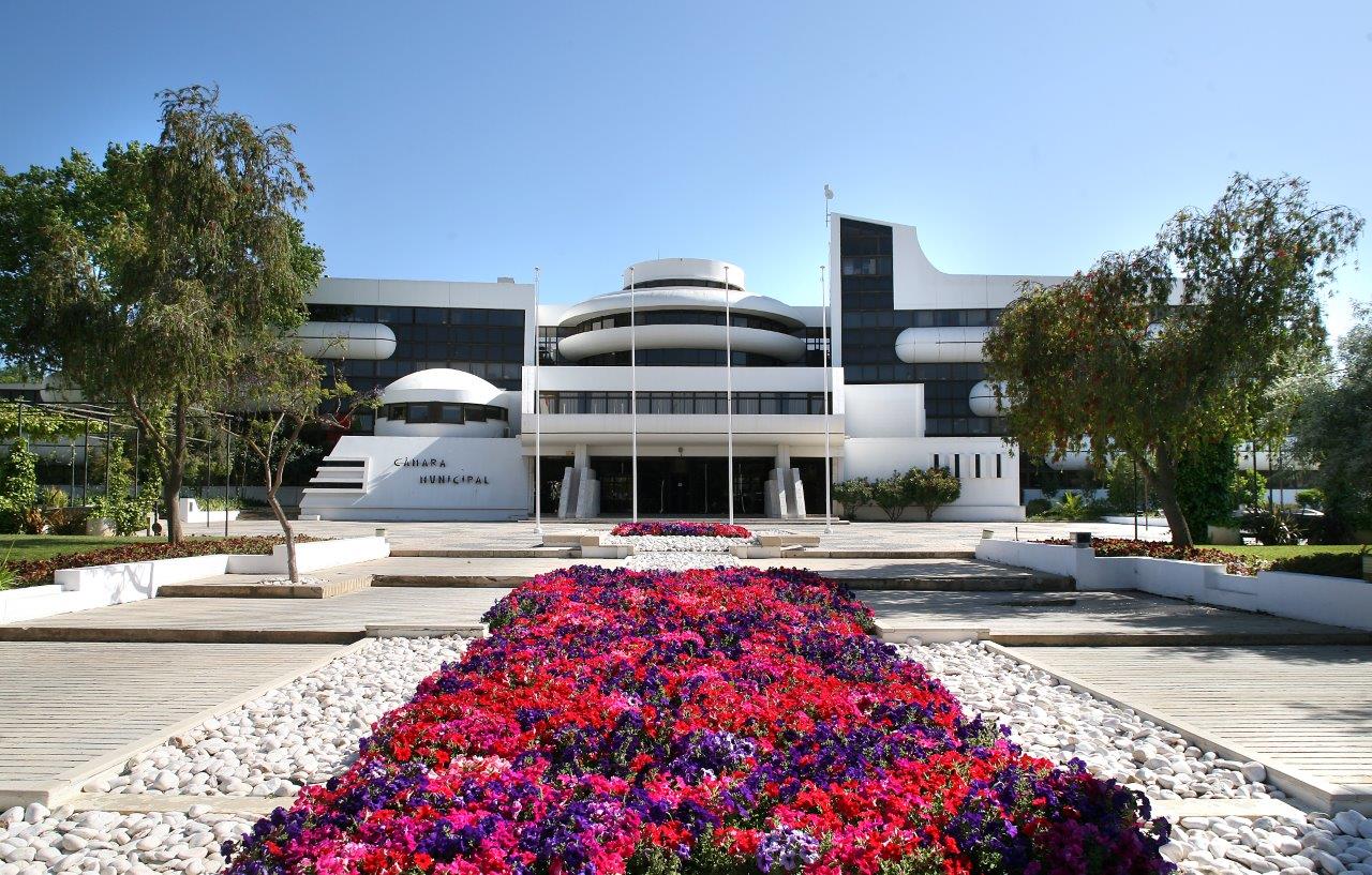 Município de Albufeira isenta comerciantes de taxas de ocupação da via pública até Fevereiro de 2023