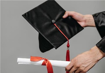 Câmara Municipal de Vila do Bispo apoia 39 alunos universitários com bolsas de estudo e um com bolsa de investigação que totaliza mais de 164 mil euros