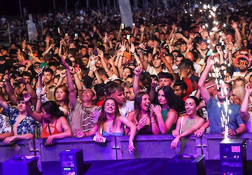 Albufeira Sounds Sunset reúne 50 mil pessoas na praça dos pescadores
