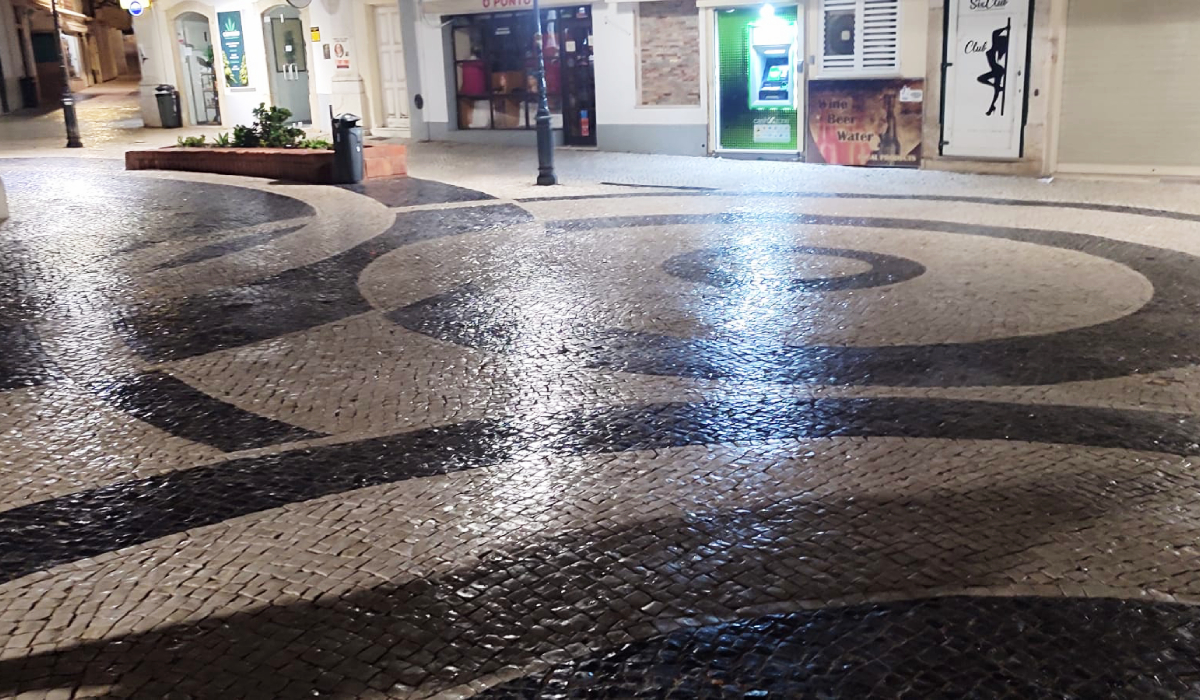 Lagos reforça a limpeza urbana no centro histórico