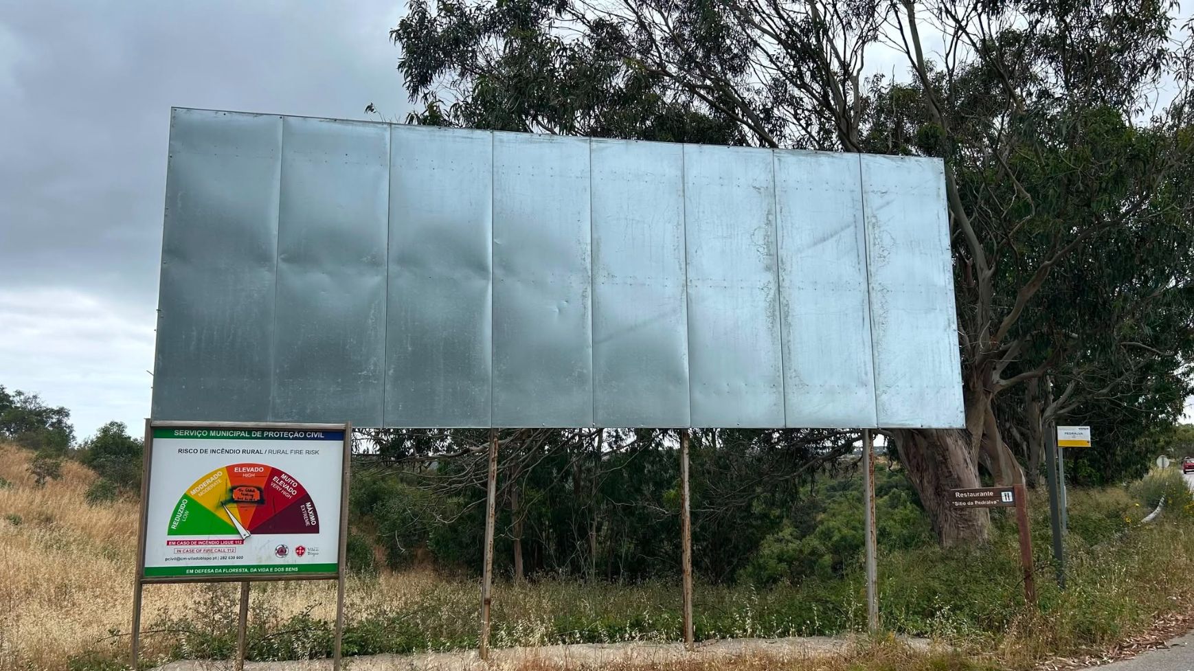 Câmara Municipal de Vila do Bispo condena furto de lona de sensibilização para a prevenção de incêndios rurais