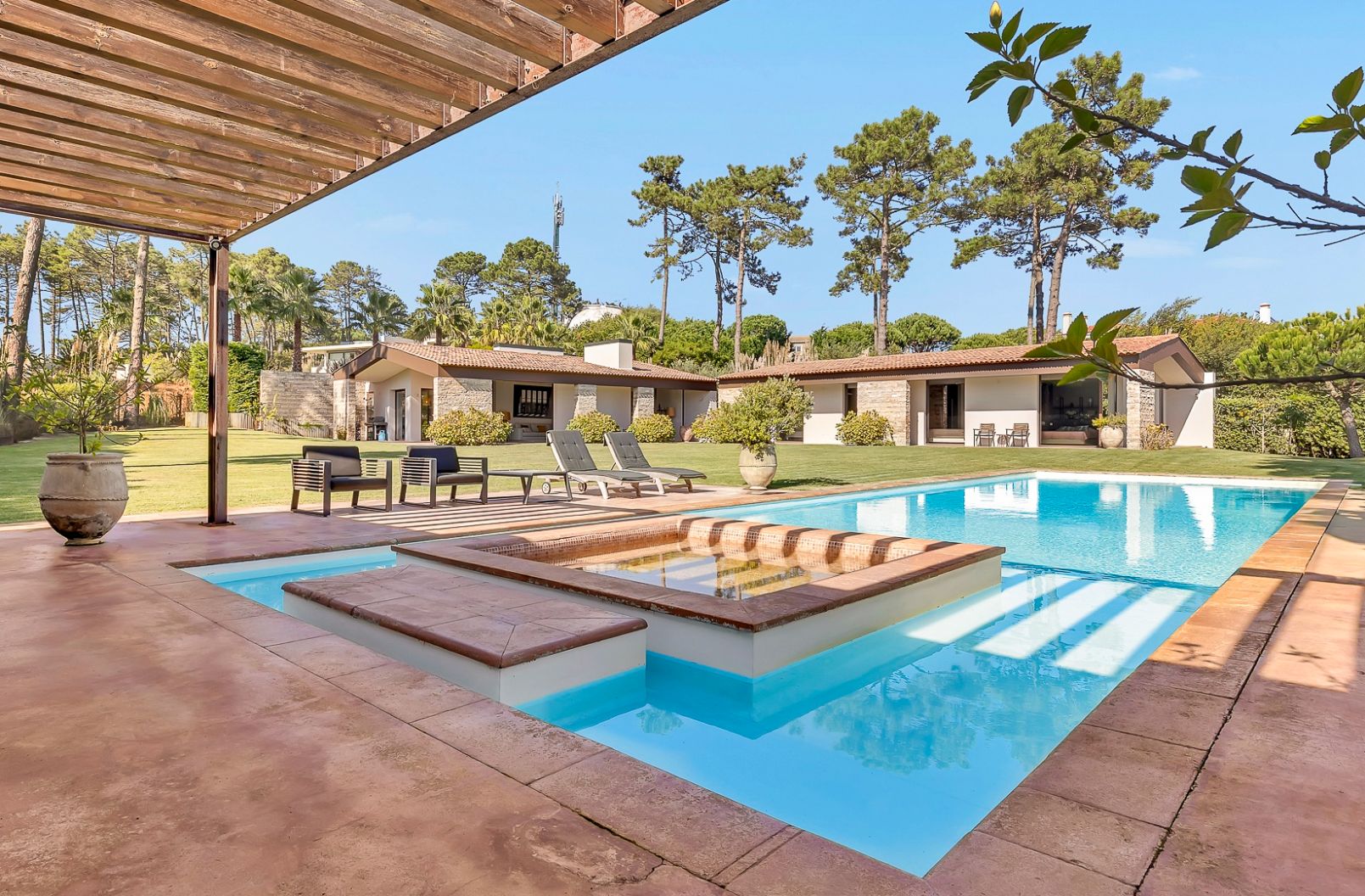 Algarve é a região com maior peso e variedade na procura de segunda habitação em Portugal