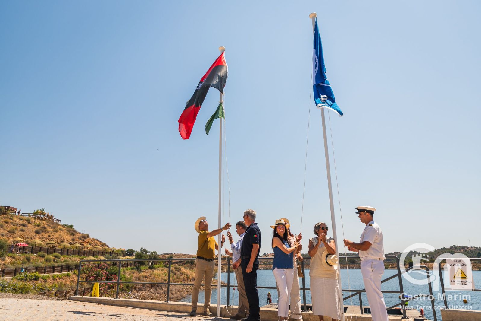 Hasteada pela primeira vez a única Bandeira Azul numa praia fluvial algarvia, no Centro de Atividades Náuticas da Barragem de Odeleite