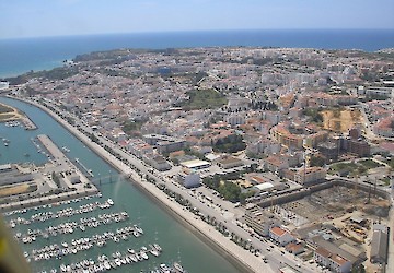 Docapesca inaugura novos armazéns de aprestos e cais flutuantes do porto de pesca de Lagos