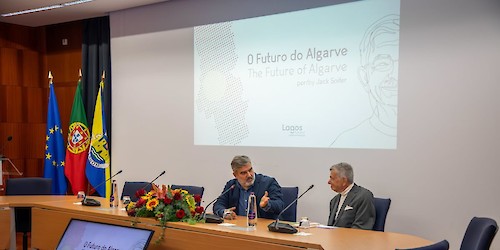Sessão sobre O FUTURO DO ALGARVE juntou, em Lagos, autor, empreendedores e convidados ilustres