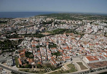 Câmara Municipal de Lagos aprova redução de IMI para prédios urbanos arrendados