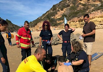 Militares do Projecto “SeaWatch” colaboram na assistência e resgate de dois surfistas em Vila do Bispo