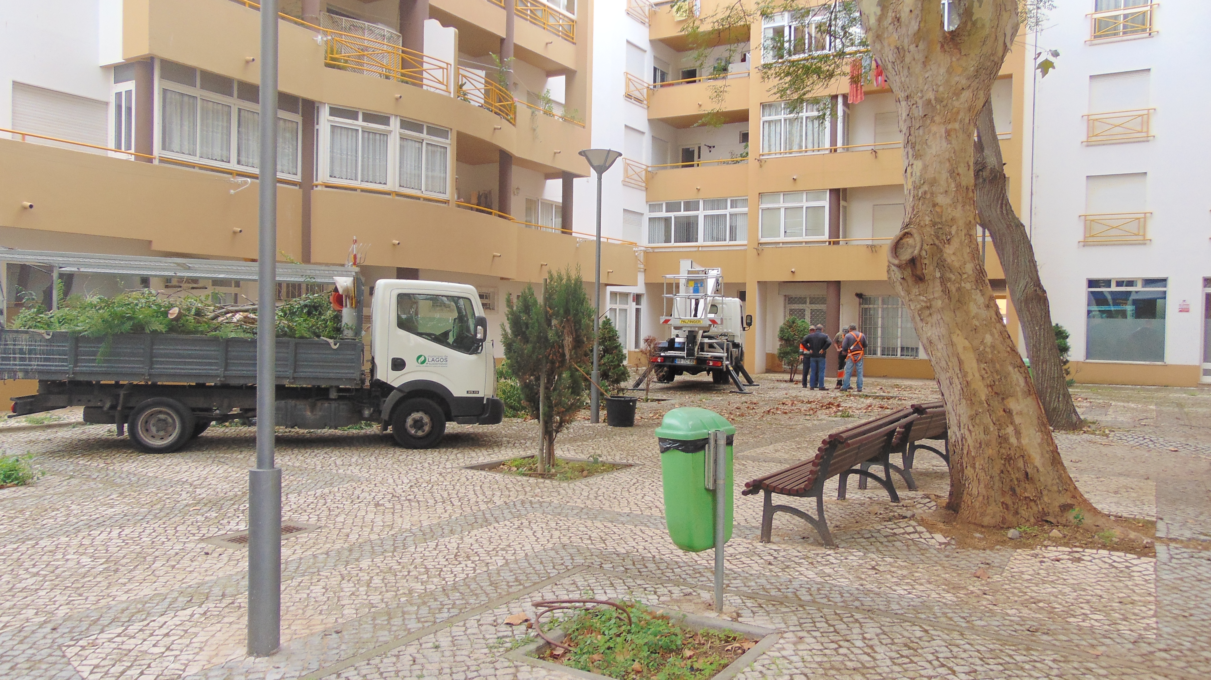 Equipa da Câmara Municipal de Lagos já fez intervenção no jardim da Marina Sol