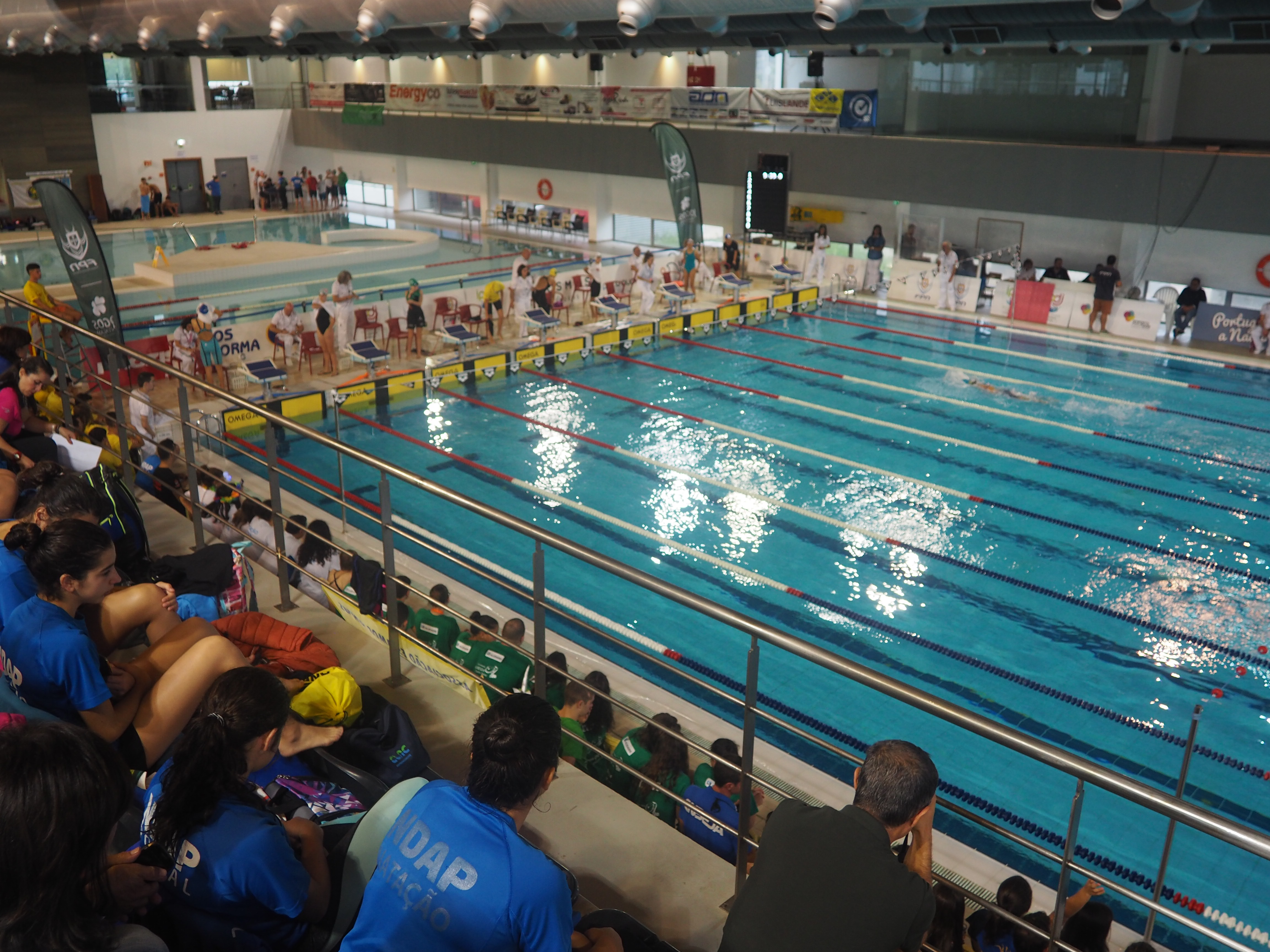Os atletas já estão a dar as primeiras braçadas no Campeonato Nacional de Clubes da 3ªdivisão em Lagos