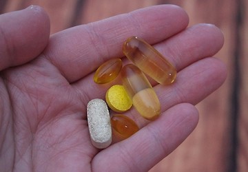 “A pandemia do coronavírus tem levado à procura de novas formas para manter o organismo saudável. Vitaminas e probióticos reforçam o sistema imunitário?”