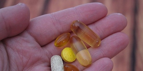 “A pandemia do coronavírus tem levado à procura de novas formas para manter o organismo saudável. Vitaminas e probióticos reforçam o sistema imunitário?”