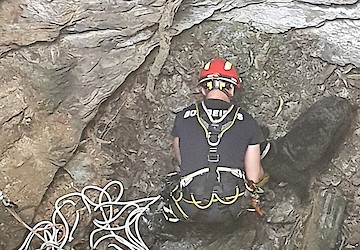 Bombeiros Voluntários de Lagos resgatam dois cães de um poço